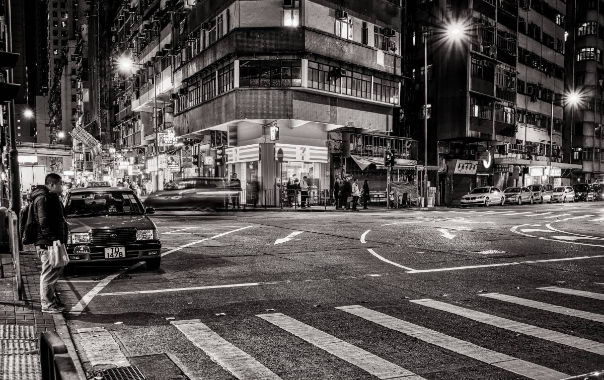 Hongkongs Strassen bei Nacht