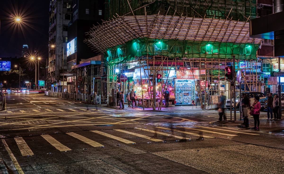 Hongkongs Strassen bei Nacht