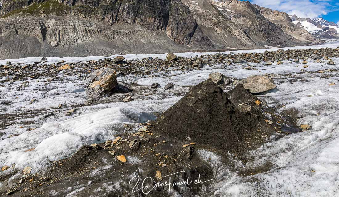 Sandkegel auf dem Aletschgletscher