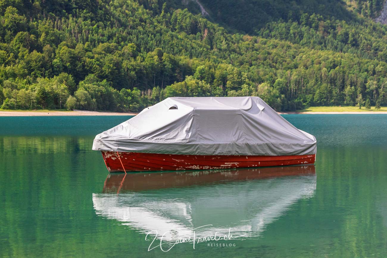 Boot auf Klöntalersee
